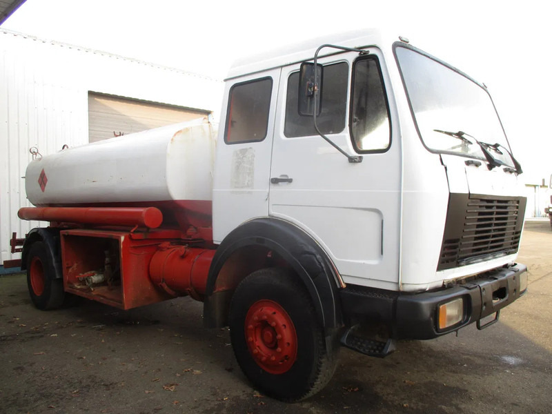Mercedes-Benz FAP 1620 BD , Fuel truck , 4x2 , Manual , Spring suspension - Tartályos teherautó: 4 kép. Mercedes-Benz FAP 1620 BD , Fuel truck , 4x2 , Manual , Spring suspension - Tartályos teherautó: 4 kép.