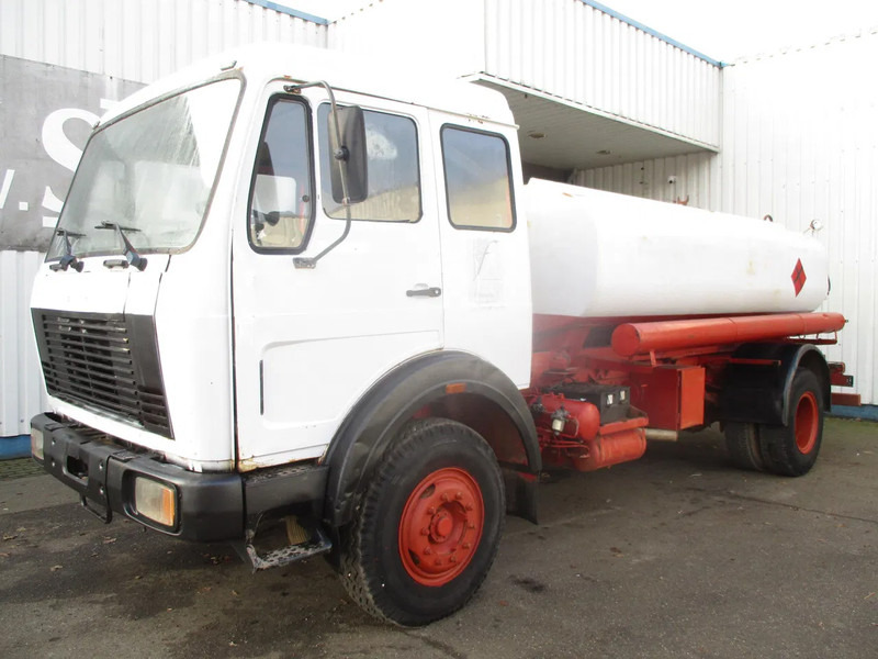 Mercedes-Benz FAP 1620 BD , Fuel truck , 4x2 , Manual , Spring suspension - Tartályos teherautó: 1 kép. Mercedes-Benz FAP 1620 BD , Fuel truck , 4x2 , Manual , Spring suspension - Tartályos teherautó: 1 kép.