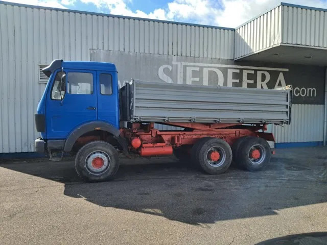 Mercedes-Benz SK 2635 , V8 , Bi Turbo , 6x4 , ZF Manual , 3 Way Tipper , Spring suspension - Billenőplatós teherautó: 2 kép. Mercedes-Benz SK 2635 , V8 , Bi Turbo , 6x4 , ZF Manual , 3 Way Tipper , Spring suspension - Billenőplatós teherautó: 2 kép.