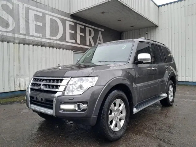 Mitsubishi Pajero GLS 3.5 - V6 , 4x4 , 7 Pers., Full Option - Autó: 1 kép. Mitsubishi Pajero GLS 3.5 - V6 , 4x4 , 7 Pers., Full Option - Autó: 1 kép.
