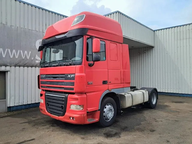DAF XF 105 460 , Manual Gearbox , PTO , Tipper Hydraulics , Airco , Superspace Cab - Nyergesvontató: 1 kép. DAF XF 105 460 , Manual Gearbox , PTO , Tipper Hydraulics , Airco , Superspace Cab - Nyergesvontató: 1 kép.