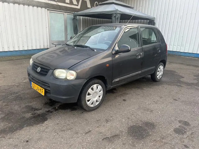 Suzuki Alto 1.0 - 16V , 5 drs. , Handel / export - Hatchback: 1 kép. Suzuki Alto 1.0 - 16V , 5 drs. , Handel / export - Hatchback: 1 kép.