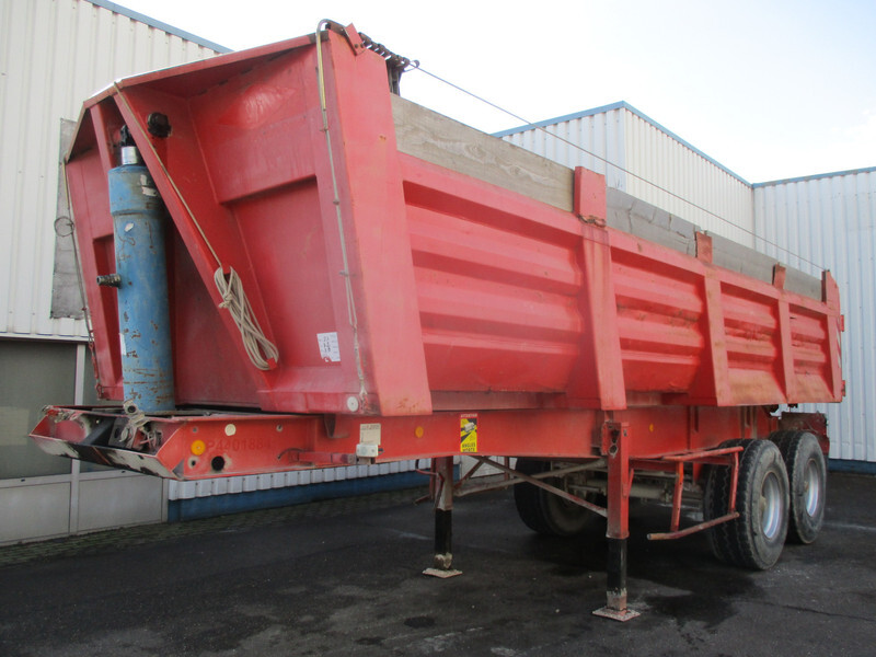 Trailor 2 Axle , Steel tipper trailer , Spring suspension , Drum brakes - Félpótkocsi billenőplatós: 1 kép. Trailor 2 Axle , Steel tipper trailer , Spring suspension , Drum brakes - Félpótkocsi billenőplatós: 1 kép.