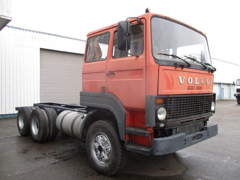 Volvo F7 , 6x4 , Manual , Euro 1 , Telma Retarder , Spring suspension - Alvaz teherautó: 4 kép. Volvo F7 , 6x4 , Manual , Euro 1 , Telma Retarder , Spring suspension - Alvaz teherautó: 4 kép.