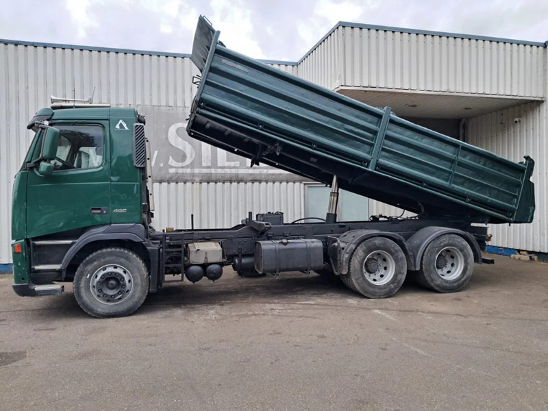 Volvo FH 12 - 460 , 6x2 , 3 Way Tipper, Spring Suspension , Manual Gearbox, Airco - Billenőplatós teherautó: 2 kép. Volvo FH 12 - 460 , 6x2 , 3 Way Tipper, Spring Suspension , Manual Gearbox, Airco - Billenőplatós teherautó: 2 kép.
