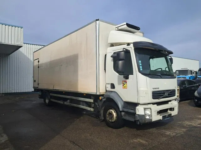 Volvo FL 12-240 , Fridge truck , Carrier Viento - Hűtős teherautó: 4 kép. Volvo FL 12-240 , Fridge truck , Carrier Viento - Hűtős teherautó: 4 kép.