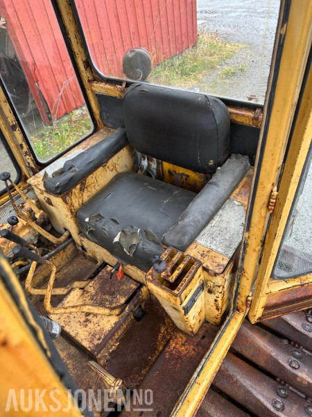 1970 CAT D4 Dozer - Építőipari berendezések: 3 kép. 1970 CAT D4 Dozer - Építőipari berendezések: 3 kép.