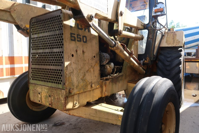 1978 Ford 550 traktor selges som rep objekt / deleobjekt - Traktor: 1 kép. 1978 Ford 550 traktor selges som rep objekt / deleobjekt - Traktor: 1 kép.