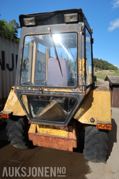 1978 Ford 550 traktor selges som rep objekt / deleobjekt - Traktor: 4 kép. 1978 Ford 550 traktor selges som rep objekt / deleobjekt - Traktor: 4 kép.