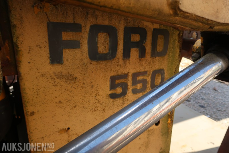 1978 Ford 550 traktor selges som rep objekt / deleobjekt - Traktor: 5 kép. 1978 Ford 550 traktor selges som rep objekt / deleobjekt - Traktor: 5 kép.
