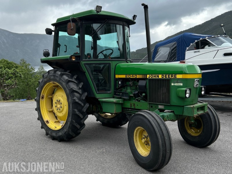 1982 John Deere 2040 Traktor - 4253 Timer - Traktor: 3 kép. 1982 John Deere 2040 Traktor - 4253 Timer - Traktor: 3 kép.