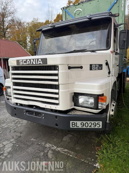 1983 Scania T82H4X2LI46 VETERAN. - Platós teherautó: 2 kép. 1983 Scania T82H4X2LI46 VETERAN. - Platós teherautó: 2 kép.