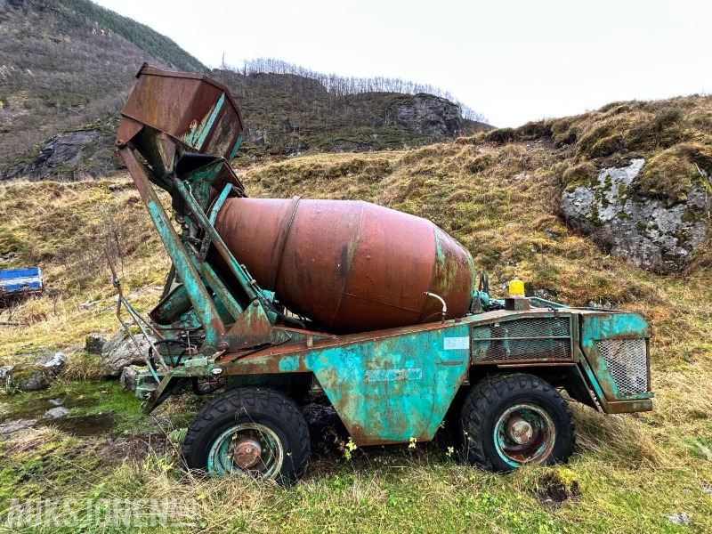 1984 Mariner 35 Betongblander Deleobjekt - Építőipari berendezések: 2 kép. 1984 Mariner 35 Betongblander Deleobjekt - Építőipari berendezések: 2 kép.
