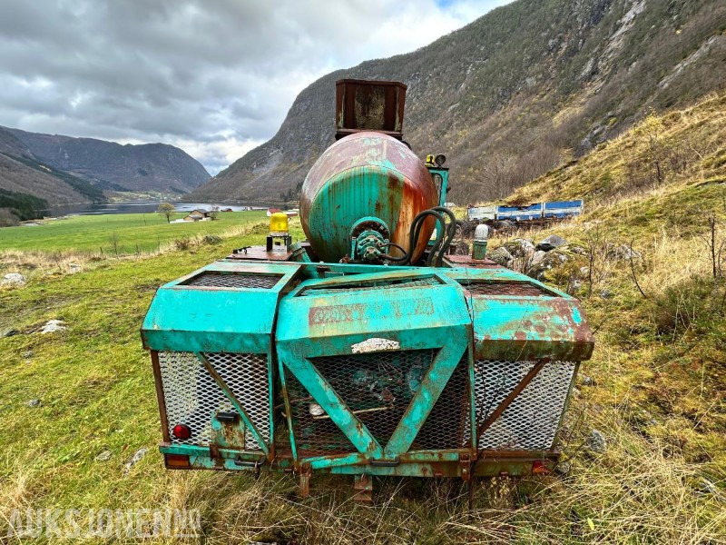 1984 Mariner 35 Betongblander Deleobjekt - Építőipari berendezések: 4 kép. 1984 Mariner 35 Betongblander Deleobjekt - Építőipari berendezések: 4 kép.