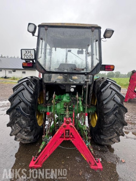 1988 John Deere 1950 POWER SYNCHRON med toppstag og triangelfeste - Traktor: 5 kép. 1988 John Deere 1950 POWER SYNCHRON med toppstag og triangelfeste - Traktor: 5 kép.