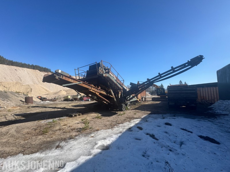 1988 Powerscreen T. Chieftain 1400 - Sikteverk - Osztályozó berendezés: 1 kép. 1988 Powerscreen T. Chieftain 1400 - Sikteverk - Osztályozó berendezés: 1 kép.
