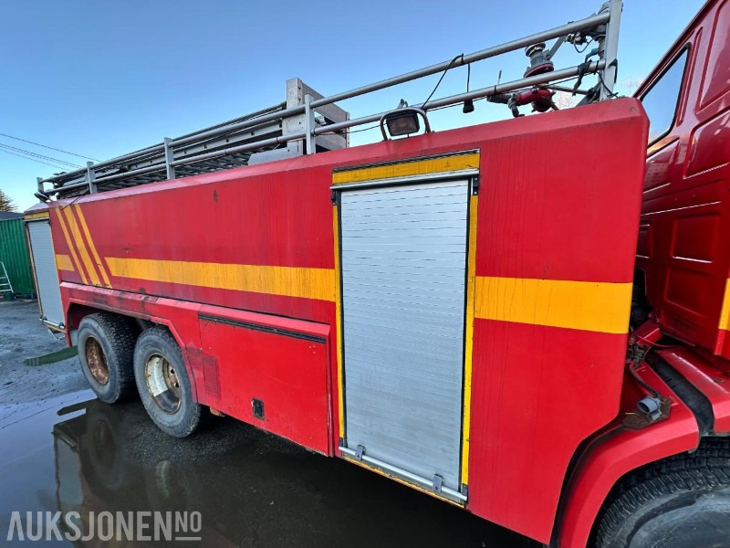 Tűzoltóautó 1992 Scania R 113ML - 400 6X2 Tankbil/Brannbil med vannkanon - Repobjekt, 553874km: 17 kép.