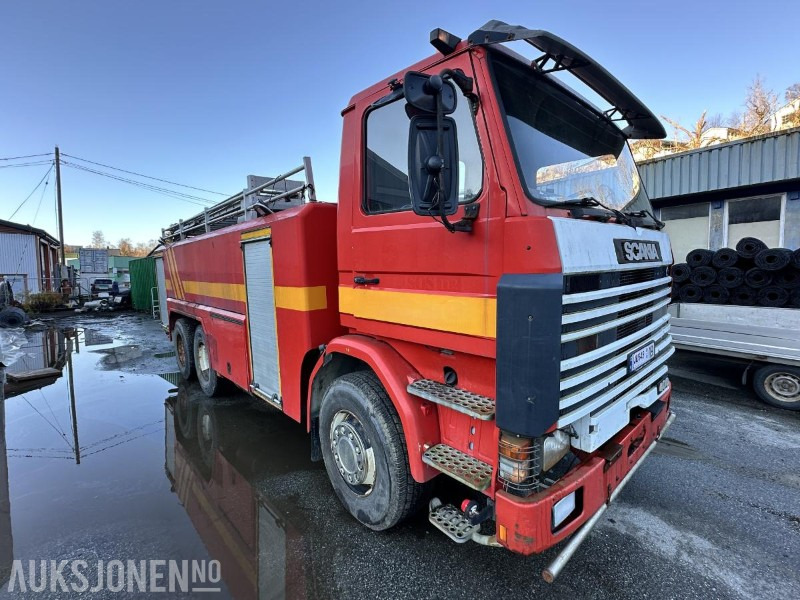 Tűzoltóautó 1992 Scania R 113ML - 400 6X2 Tankbil/Brannbil med vannkanon - Repobjekt, 553874km: 7 kép.
