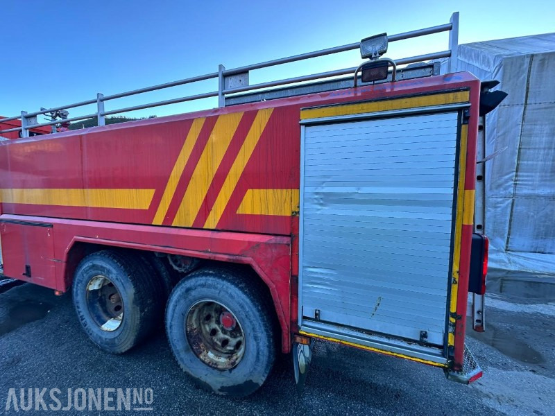 Tűzoltóautó 1992 Scania R 113ML - 400 6X2 Tankbil/Brannbil med vannkanon - Repobjekt, 553874km: 15 kép.