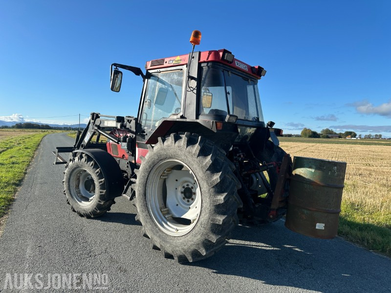 1996 CASE IH 4240 XL Traktor med frontlaster, og utstyr - Traktor: 5 kép. 1996 CASE IH 4240 XL Traktor med frontlaster, og utstyr - Traktor: 5 kép.