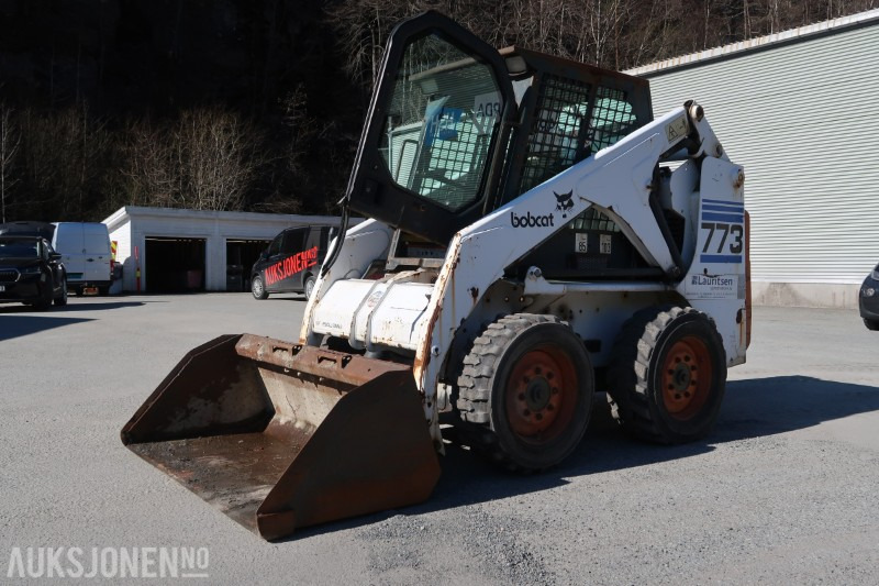 1997 Bobcat 773 Kompaktlaster / Mye utstyr / 1925 timer - Mini homlokrakodó: 1 kép. 1997 Bobcat 773 Kompaktlaster / Mye utstyr / 1925 timer - Mini homlokrakodó: 1 kép.