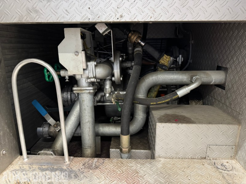 Tűzoltóautó 1997 Mercedes-Benz 1124 Af/36 4X4 brannbil registrert som motorredskap med kun 29540 km: 20 kép. Tűzoltóautó 1997 Mercedes-Benz 1124 Af/36 4X4 brannbil registrert som motorredskap med kun 29540 km: 20 kép.