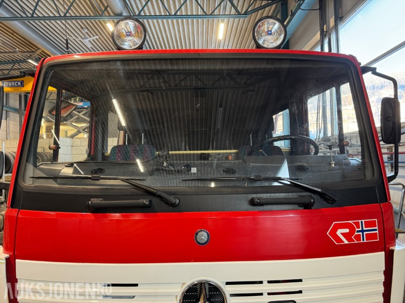 Tűzoltóautó 1997 Mercedes-Benz 1124 Af/36 4X4 brannbil registrert som motorredskap med kun 29540 km: 13 kép. Tűzoltóautó 1997 Mercedes-Benz 1124 Af/36 4X4 brannbil registrert som motorredskap med kun 29540 km: 13 kép.