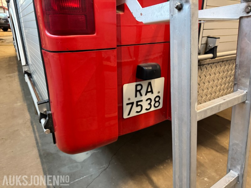 Tűzoltóautó 1997 Mercedes-Benz 1124 Af/36 4X4 brannbil registrert som motorredskap med kun 29540 km: 9 kép. Tűzoltóautó 1997 Mercedes-Benz 1124 Af/36 4X4 brannbil registrert som motorredskap med kun 29540 km: 9 kép.