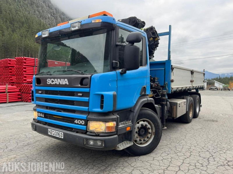 1997 Scania P124 400 kranbil med 3-veis tipp og klype - Darus autó: 2 kép. 1997 Scania P124 400 kranbil med 3-veis tipp og klype - Darus autó: 2 kép.