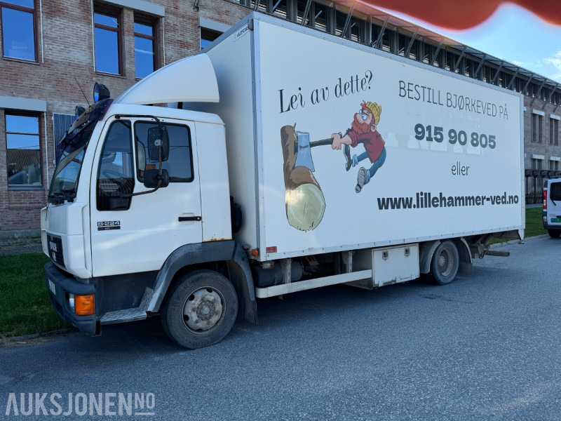 1998 MAN 8.224 LLC skapbil med løftelem og sidedør - Dobozos felépítményű teherautó: 1 kép. 1998 MAN 8.224 LLC skapbil med løftelem og sidedør - Dobozos felépítményű teherautó: 1 kép.