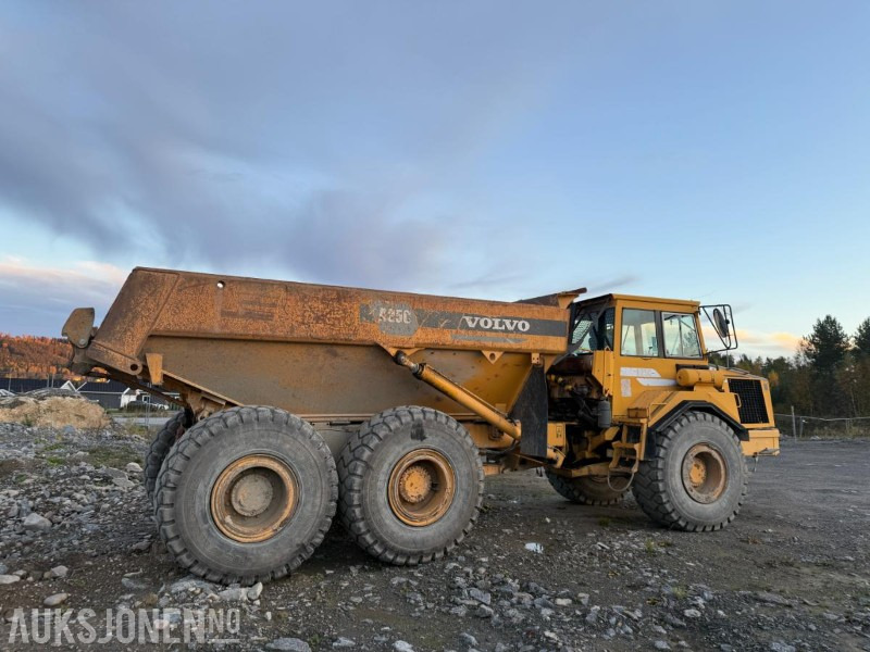 1998 Volvo Dumper A25C - Dömper: 5 kép. 1998 Volvo Dumper A25C - Dömper: 5 kép.