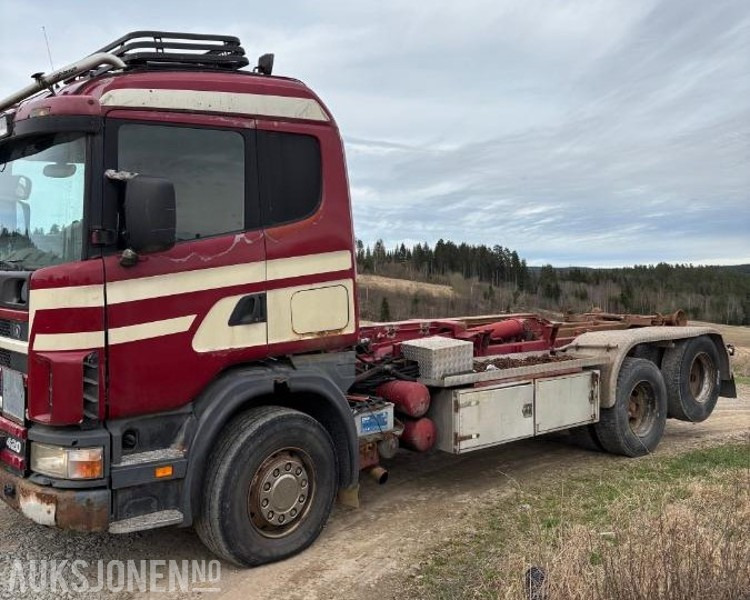 1999 Scania R-serie R124 KROKLØFT - Horgos rakodó teherautó: 2 kép. 1999 Scania R-serie R124 KROKLØFT - Horgos rakodó teherautó: 2 kép.