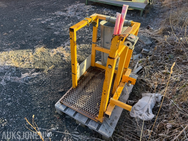 2000 Arbeidsvogn til pickup/liten lastebil - Építőipari berendezések: 4 kép. 2000 Arbeidsvogn til pickup/liten lastebil - Építőipari berendezések: 4 kép.