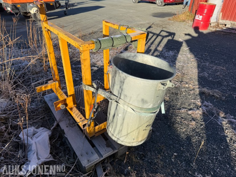 2000 Arbeidsvogn til pickup/liten lastebil - Építőipari berendezések: 3 kép. 2000 Arbeidsvogn til pickup/liten lastebil - Építőipari berendezések: 3 kép.