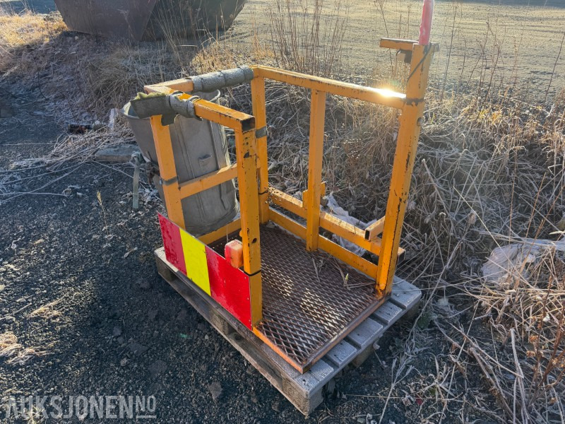 2000 Arbeidsvogn til pickup/liten lastebil - Építőipari berendezések: 1 kép. 2000 Arbeidsvogn til pickup/liten lastebil - Építőipari berendezések: 1 kép.
