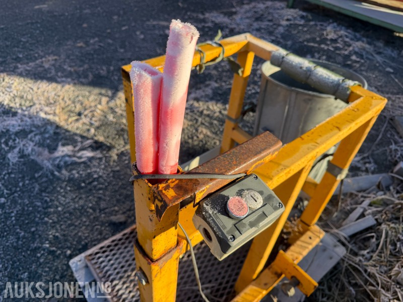 2000 Arbeidsvogn til pickup/liten lastebil - Építőipari berendezések: 5 kép. 2000 Arbeidsvogn til pickup/liten lastebil - Építőipari berendezések: 5 kép.
