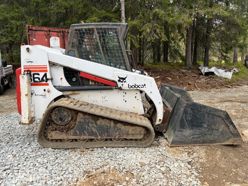 2000 Bobcat 864H kompaktlaster - Mini homlokrakodó: 3 kép. 2000 Bobcat 864H kompaktlaster - Mini homlokrakodó: 3 kép.