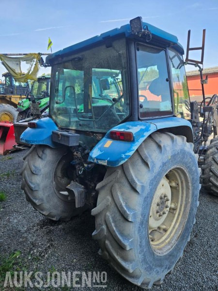 2000 New Holland TL90 Traktor med frontlaster - Traktor: 3 kép. 2000 New Holland TL90 Traktor med frontlaster - Traktor: 3 kép.