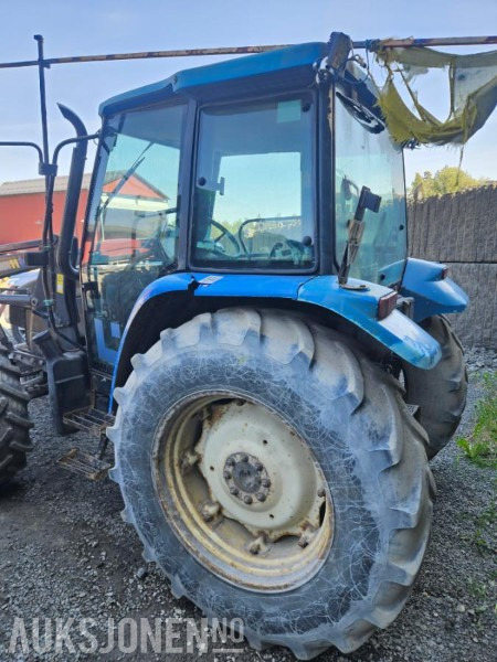 2000 New Holland TL90 Traktor med frontlaster - Traktor: 5 kép. 2000 New Holland TL90 Traktor med frontlaster - Traktor: 5 kép.