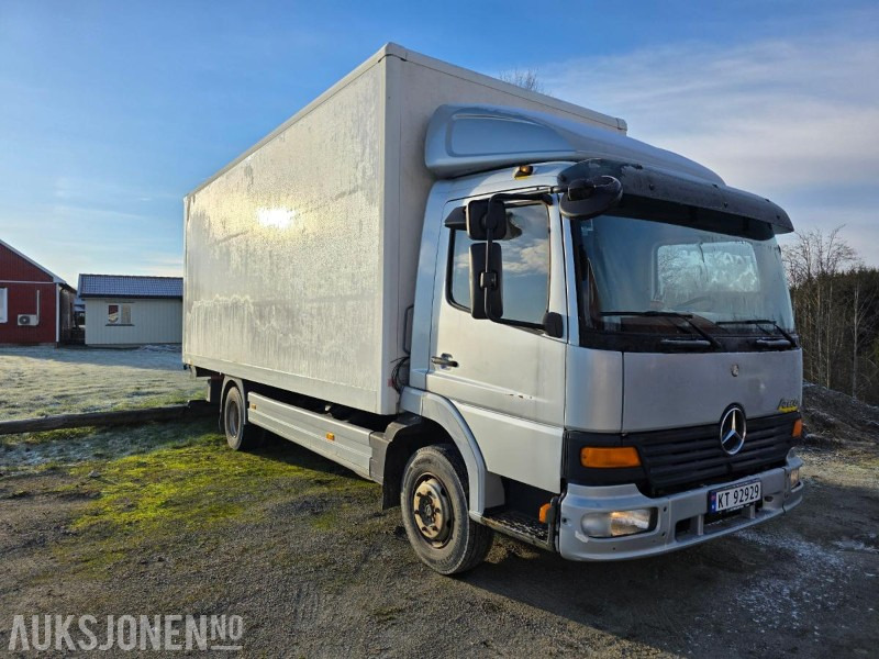 2001 Mercedes-Benz 817L/42 ATEGO SKAPBIL 36m³ MED LASTELEM - Dobozos felépítményű teherautó: 3 kép. 2001 Mercedes-Benz 817L/42 ATEGO SKAPBIL 36m³ MED LASTELEM - Dobozos felépítményű teherautó: 3 kép.