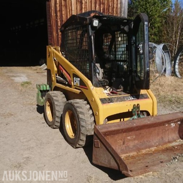 2002 Cat 216 kompaktlaster med motorvarmer - Mini homlokrakodó: 3 kép. 2002 Cat 216 kompaktlaster med motorvarmer - Mini homlokrakodó: 3 kép.