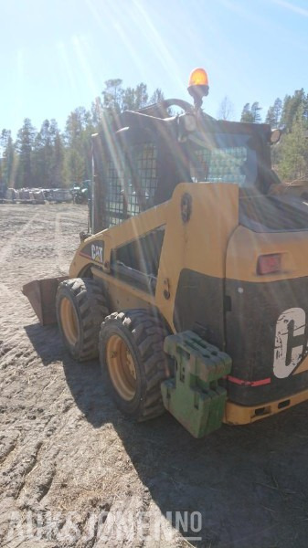 2002 Cat 216 kompaktlaster med motorvarmer - Mini homlokrakodó: 5 kép. 2002 Cat 216 kompaktlaster med motorvarmer - Mini homlokrakodó: 5 kép.