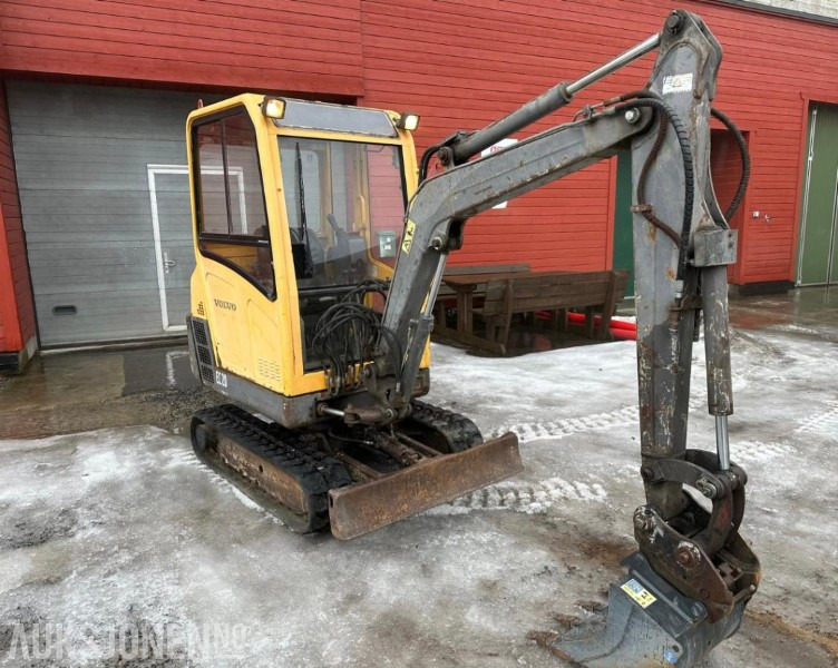 2002 Volvo EC20xt minigraver PUSSESKUFFE TANNSKUFFE MVA FRI 7136 timer - Minikotró: 3 kép. 2002 Volvo EC20xt minigraver PUSSESKUFFE TANNSKUFFE MVA FRI 7136 timer - Minikotró: 3 kép.