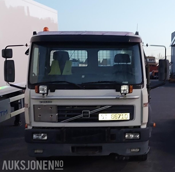 2002 Volvo FL 4x2 Tippbil Retarder, Hydraulikk, Brøyteplate - Billenőplatós teherautó: 2 kép. 2002 Volvo FL 4x2 Tippbil Retarder, Hydraulikk, Brøyteplate - Billenőplatós teherautó: 2 kép.