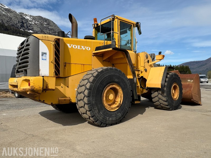 2002 Volvo L150E - 15 177 motortimer - leveres med ny sertifisering - Gumikerekes homlokrakodó: 3 kép. 2002 Volvo L150E - 15 177 motortimer - leveres med ny sertifisering - Gumikerekes homlokrakodó: 3 kép.