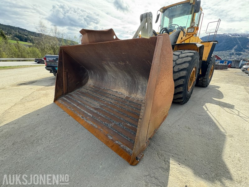 2002 Volvo L150E - 15 177 motortimer - leveres med ny sertifisering - Gumikerekes homlokrakodó: 5 kép. 2002 Volvo L150E - 15 177 motortimer - leveres med ny sertifisering - Gumikerekes homlokrakodó: 5 kép.