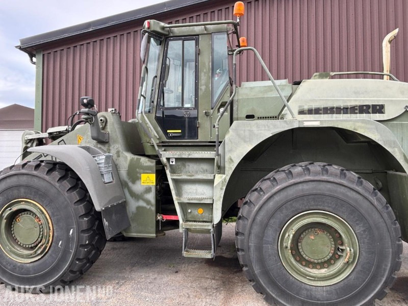 2003 Liebherr L574 S/473 - Gumikerekes homlokrakodó: 5 kép. 2003 Liebherr L574 S/473 - Gumikerekes homlokrakodó: 5 kép.