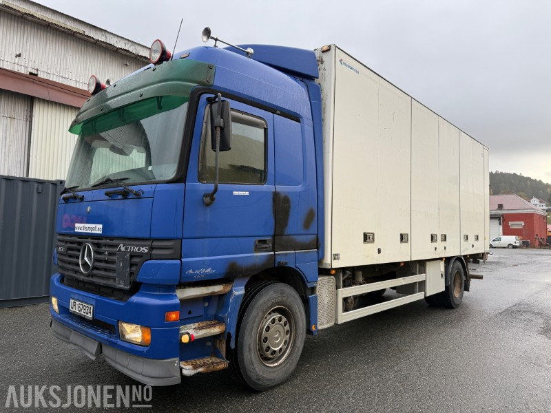 2003 Mercedes-Benz 1831L/60 4X2 - Dobozos felépítményű teherautó: 1 kép. 2003 Mercedes-Benz 1831L/60 4X2 - Dobozos felépítményű teherautó: 1 kép.