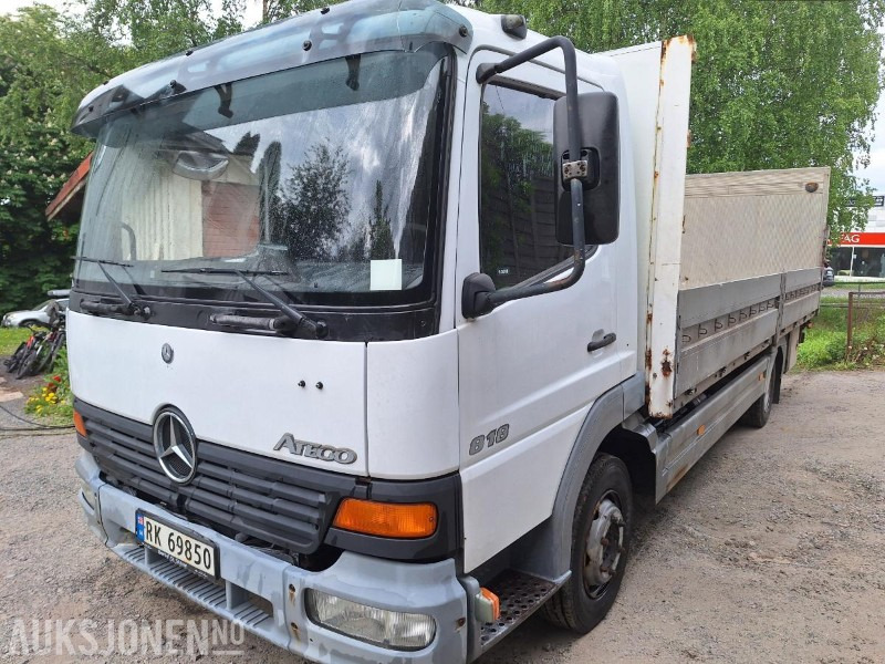 2003 Mercedes-Benz ATEGO 818 planbil 237.000km - Platós teherautó: 2 kép. 2003 Mercedes-Benz ATEGO 818 planbil 237.000km - Platós teherautó: 2 kép.