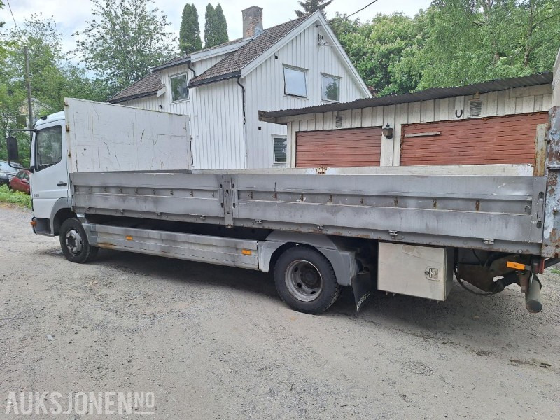 2003 Mercedes-Benz ATEGO 818 planbil 237.000km - Platós teherautó: 5 kép. 2003 Mercedes-Benz ATEGO 818 planbil 237.000km - Platós teherautó: 5 kép.